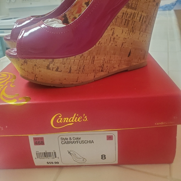 Candie's fuchsia pink heels - Picture 2 of 4